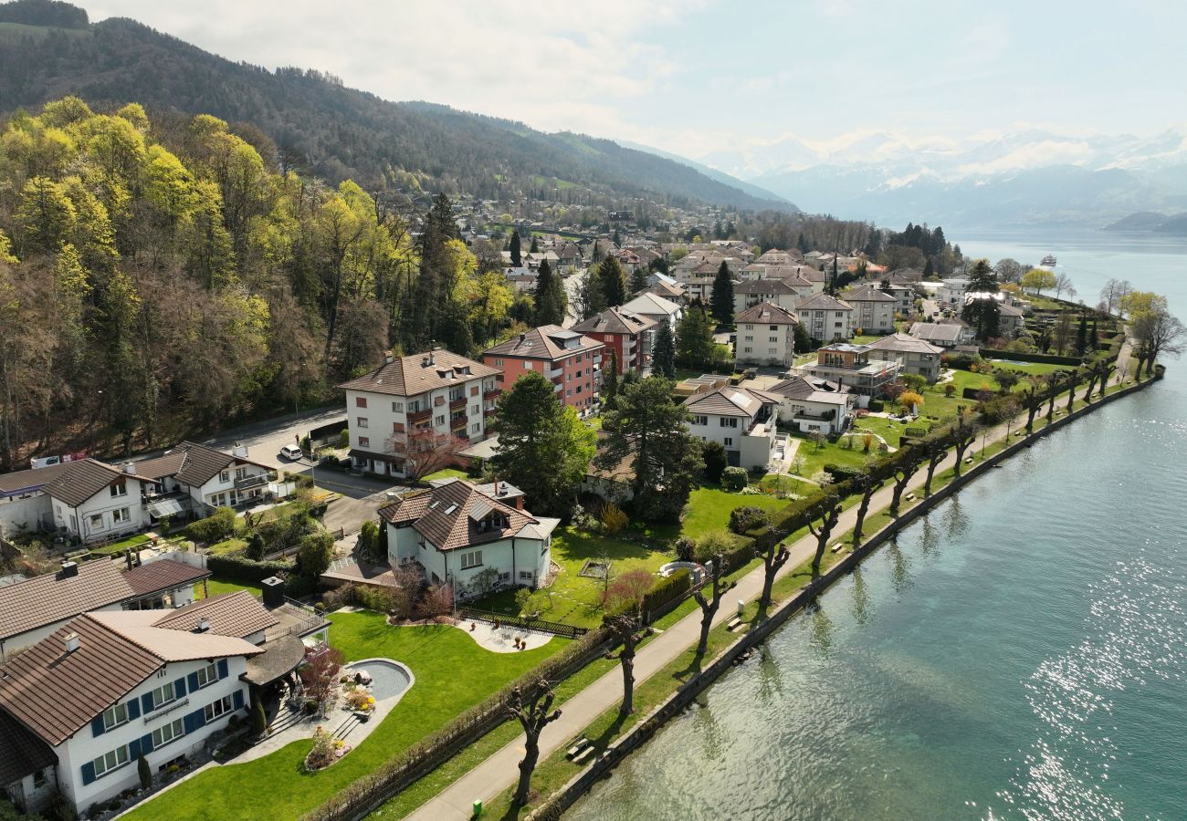 Ferienwohnung in Hünibach - Bijou Holzmätteli direkt am Thunersee mit Sauna