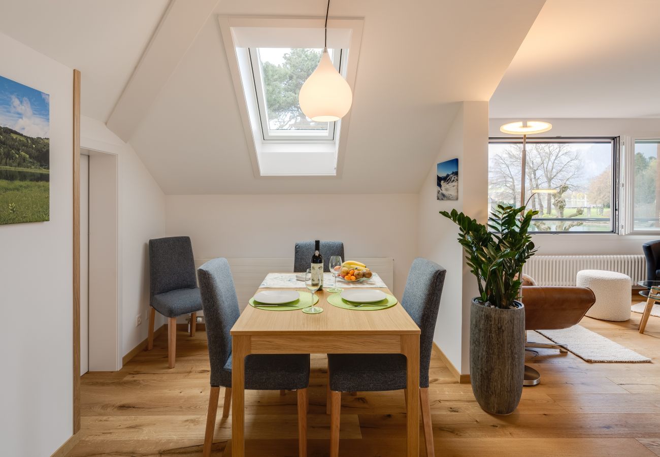 Ferienwohnung in Hünibach - Bijou Holzmätteli direkt am Thunersee mit Sauna