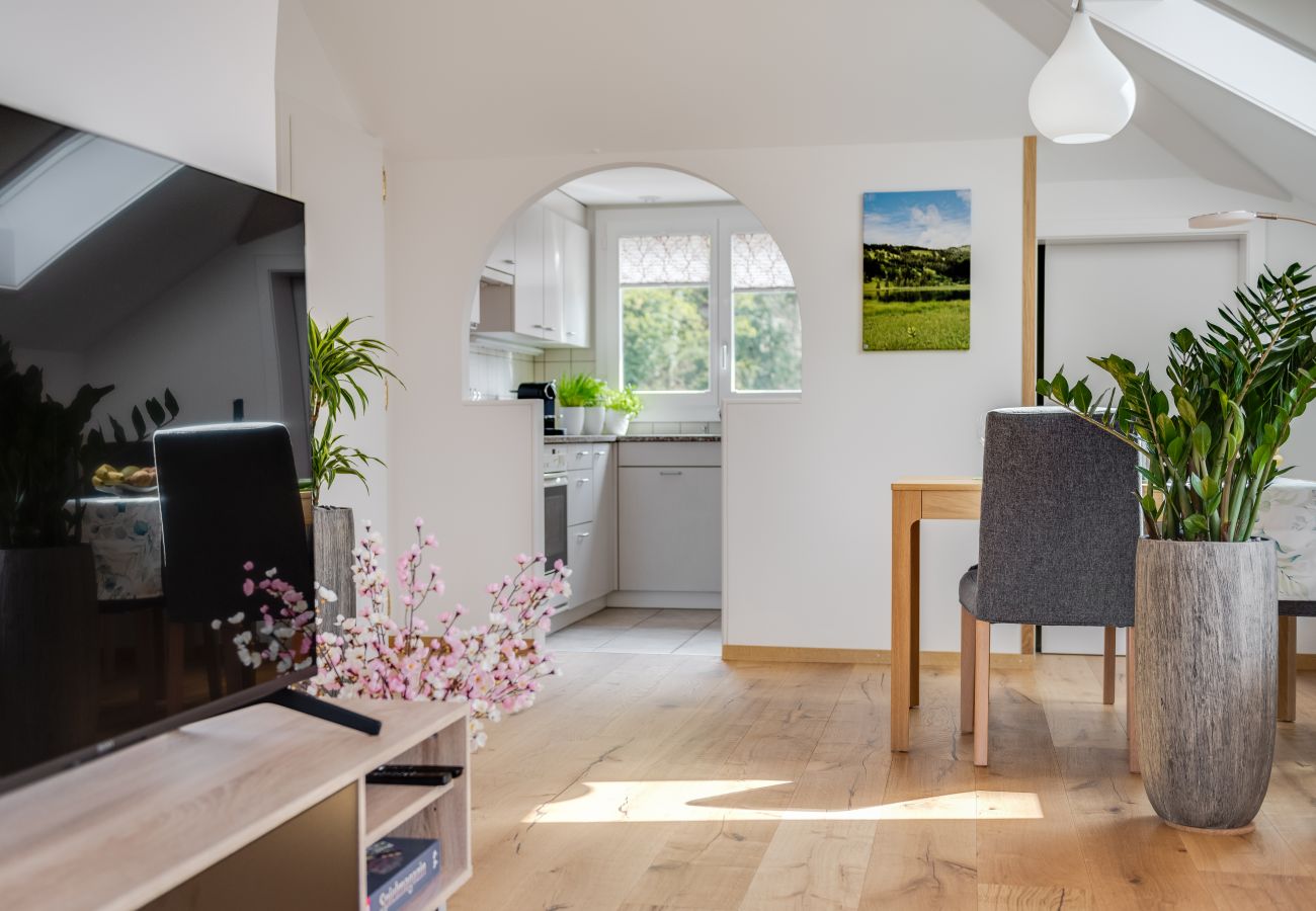 Ferienwohnung in Hünibach - Bijou Holzmätteli direkt am Thunersee mit Sauna