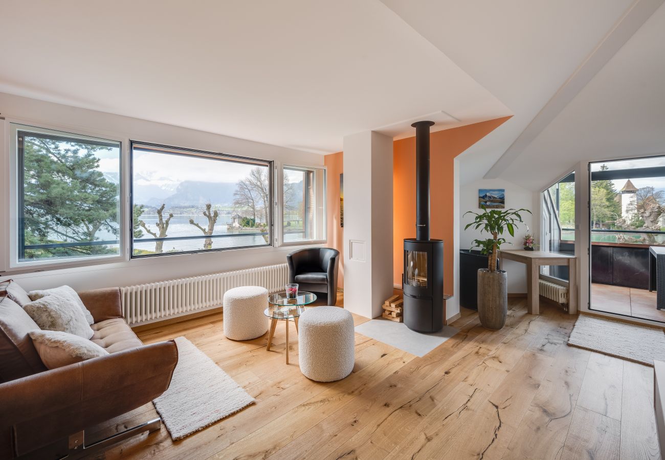 Ferienwohnung in Hünibach - Bijou Holzmätteli direkt am Thunersee mit Sauna