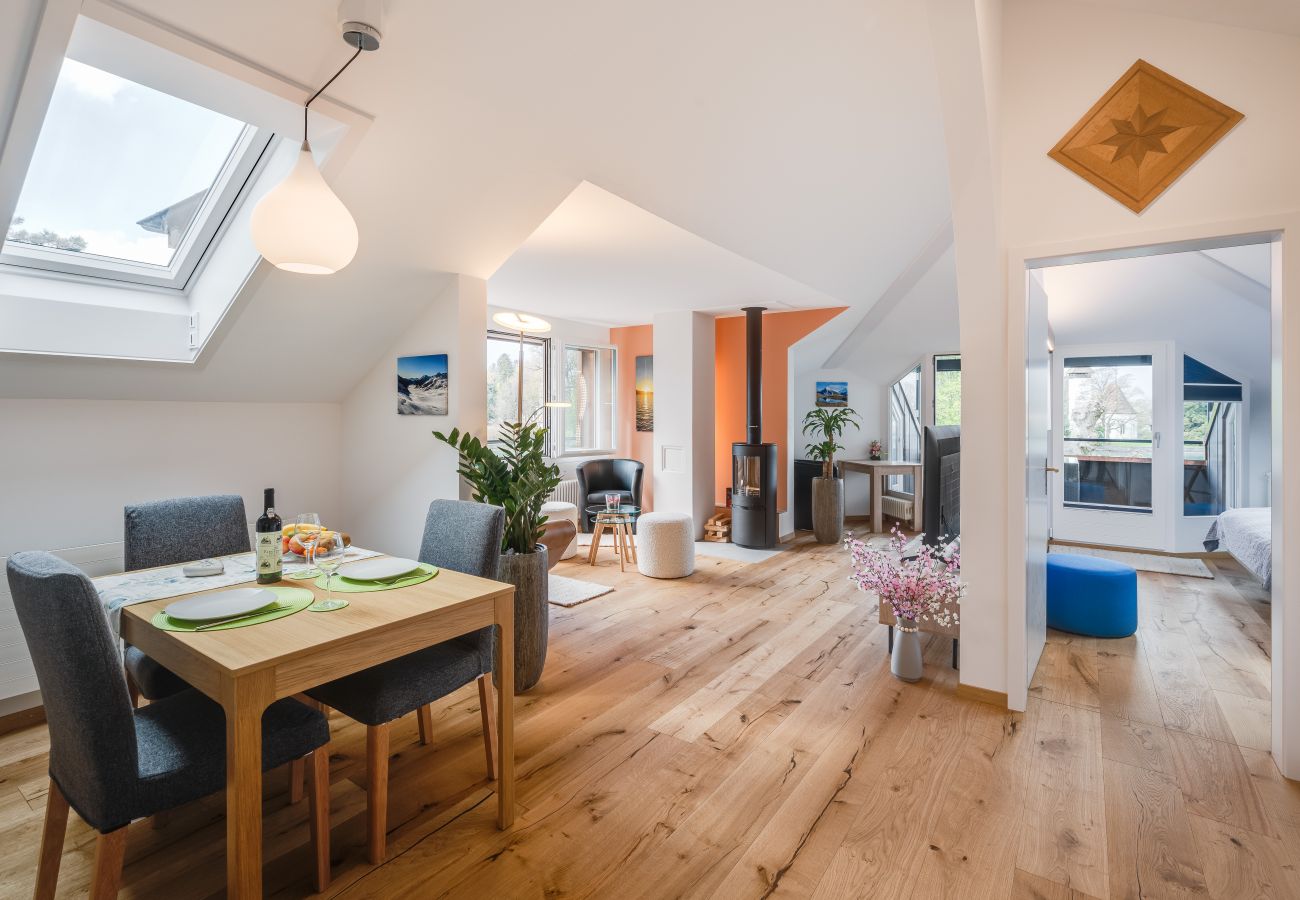 Ferienwohnung in Hünibach - Bijou Holzmätteli direkt am Thunersee mit Sauna